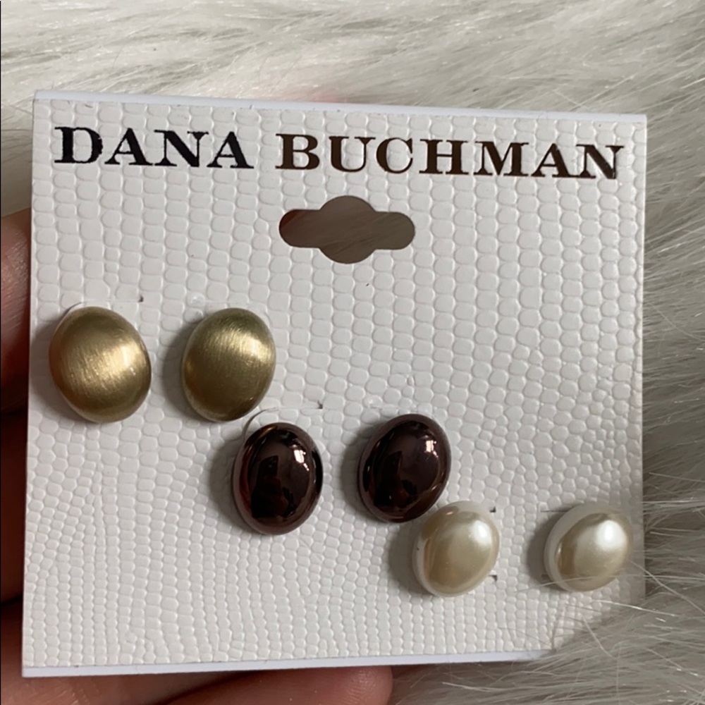 STUD EARRINGS